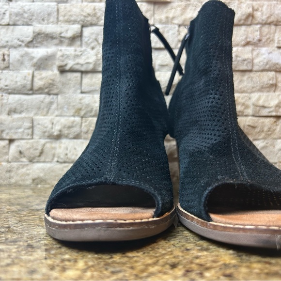 TOMS. Majorca Ankle Boots, 7W, Open Toe, Perforated Suede Leather, Black - Picture 4 of 11